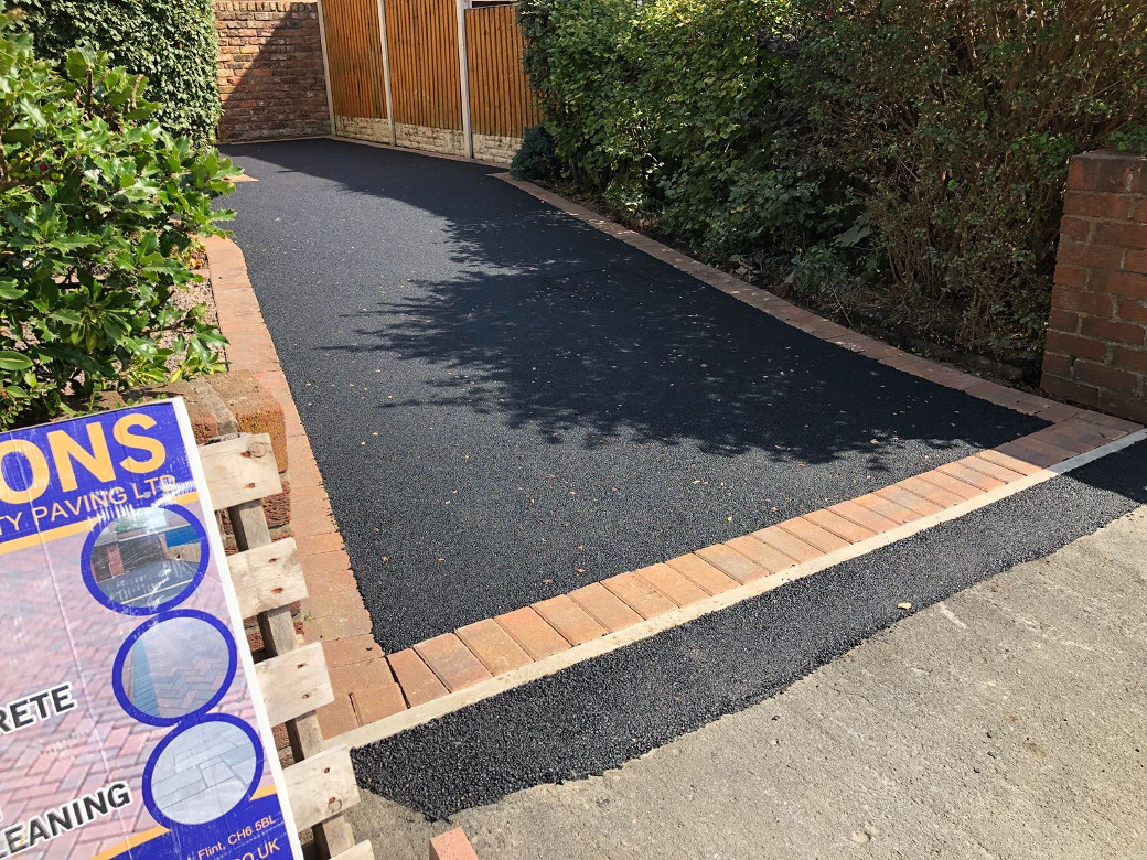 Tarmac and tarmacadam driveway construction in Cheshire.